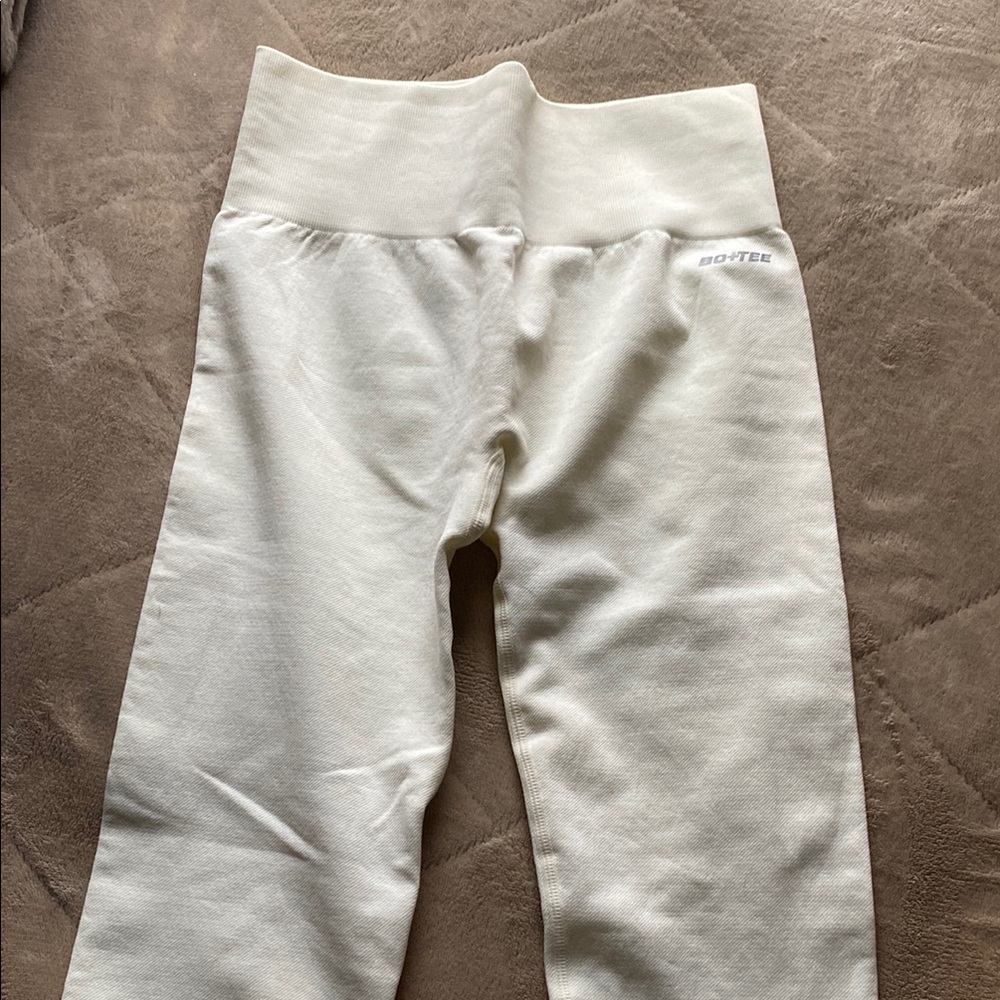 Bo+Tee Cream Leggings